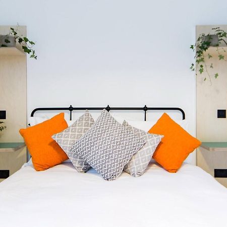 The Plywood Flat, Modern Style In A Traditional Tenement EDI Buitenkant foto