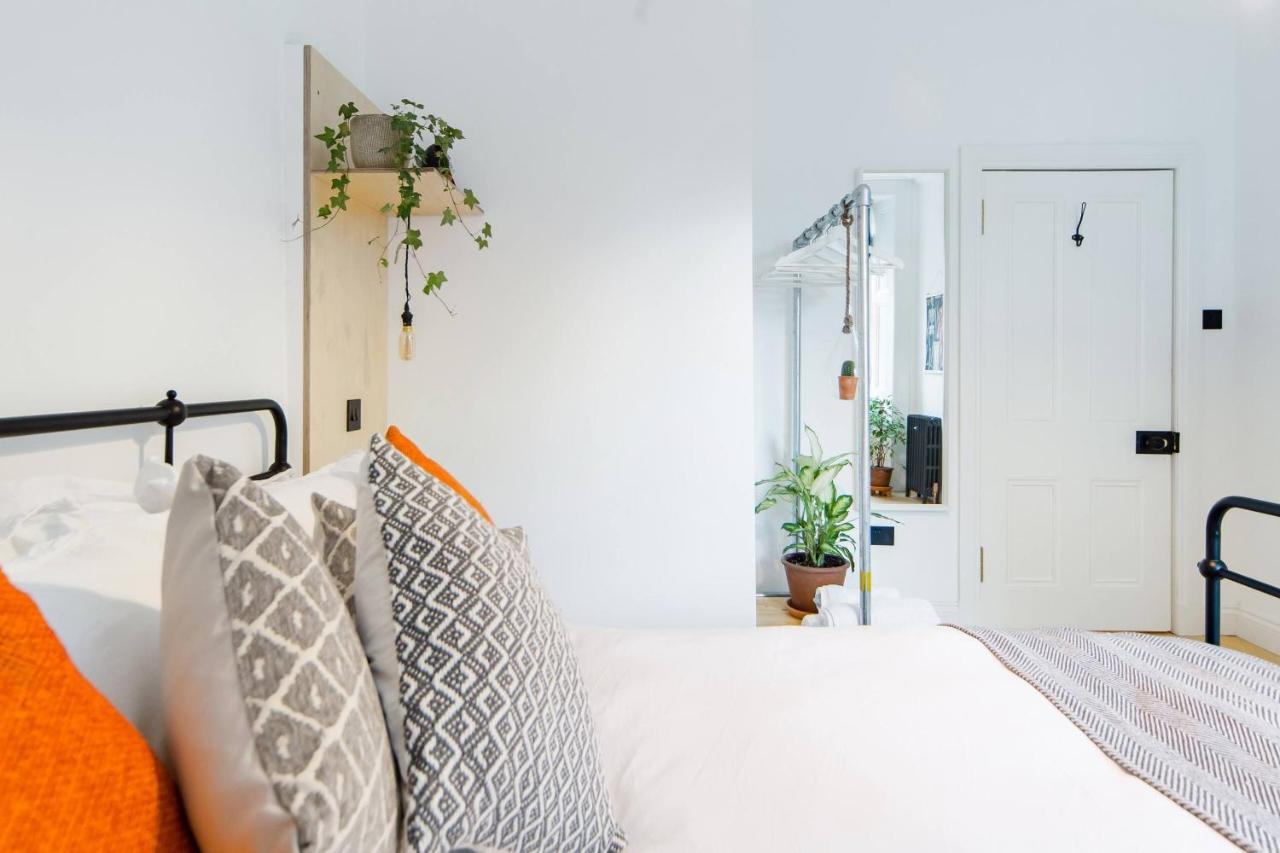 The Plywood Flat, Modern Style In A Traditional Tenement EDI Buitenkant foto